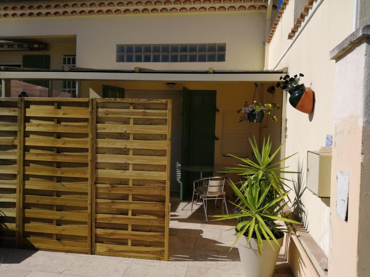Yofanto Apartment Senas Luaran gambar